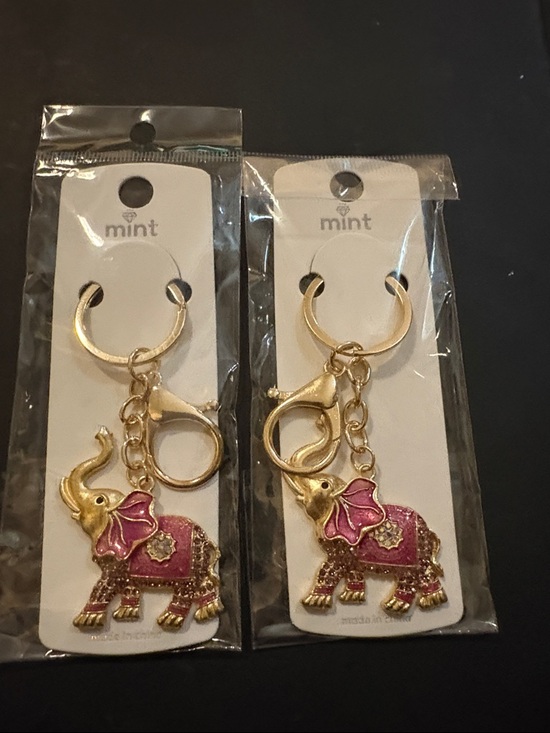 unknown Accessories - Mint Gold-Tone Keychain with Fuchsia Pink Enamel Elephant Charm w/ crystals NEW